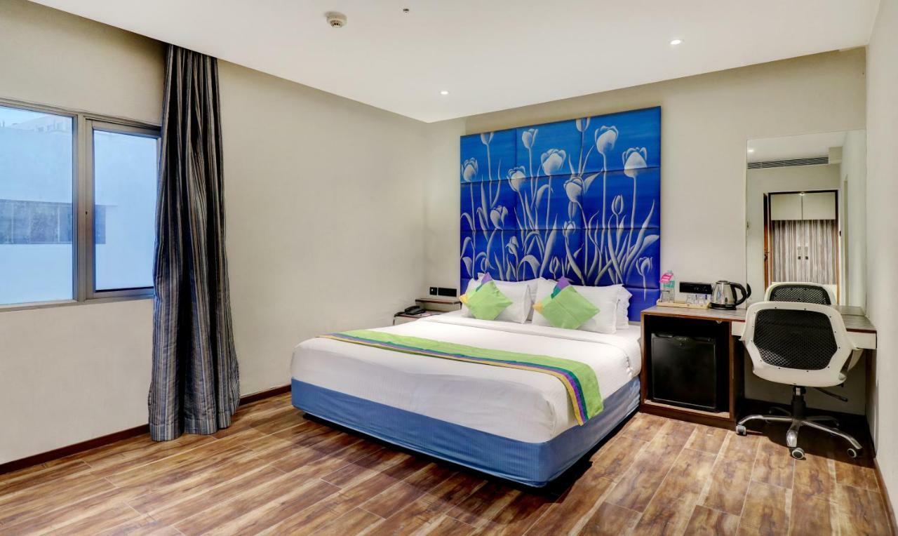 The Spring Hotel Chennai Exterior photo